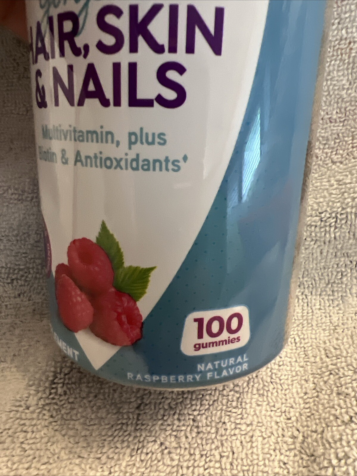 New Vitafusion Gorgeous Hair Skin & Nails Multivitamin 100 Gummies Exp 07/2025