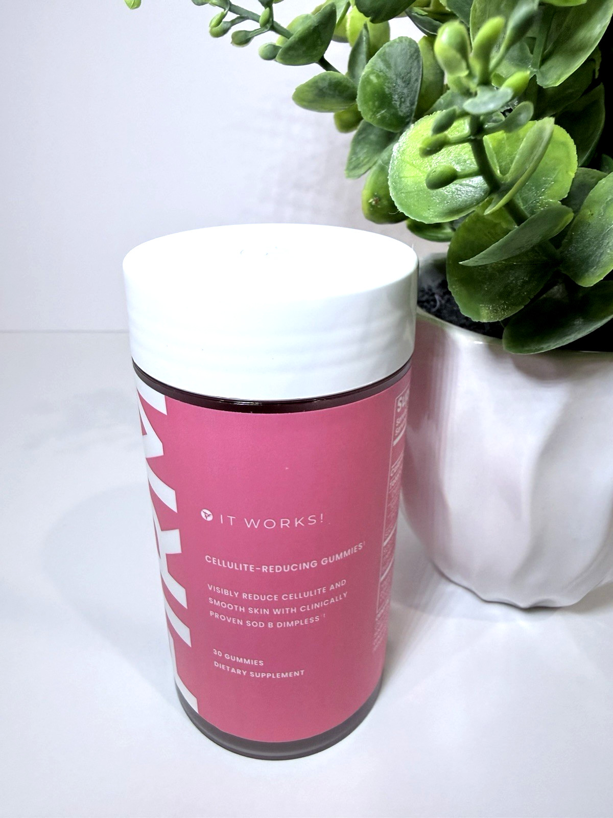 IT WORKS FIRM -Cellulite Reducing Gummies- Clinically Proven-No Caffeine MFG9/24