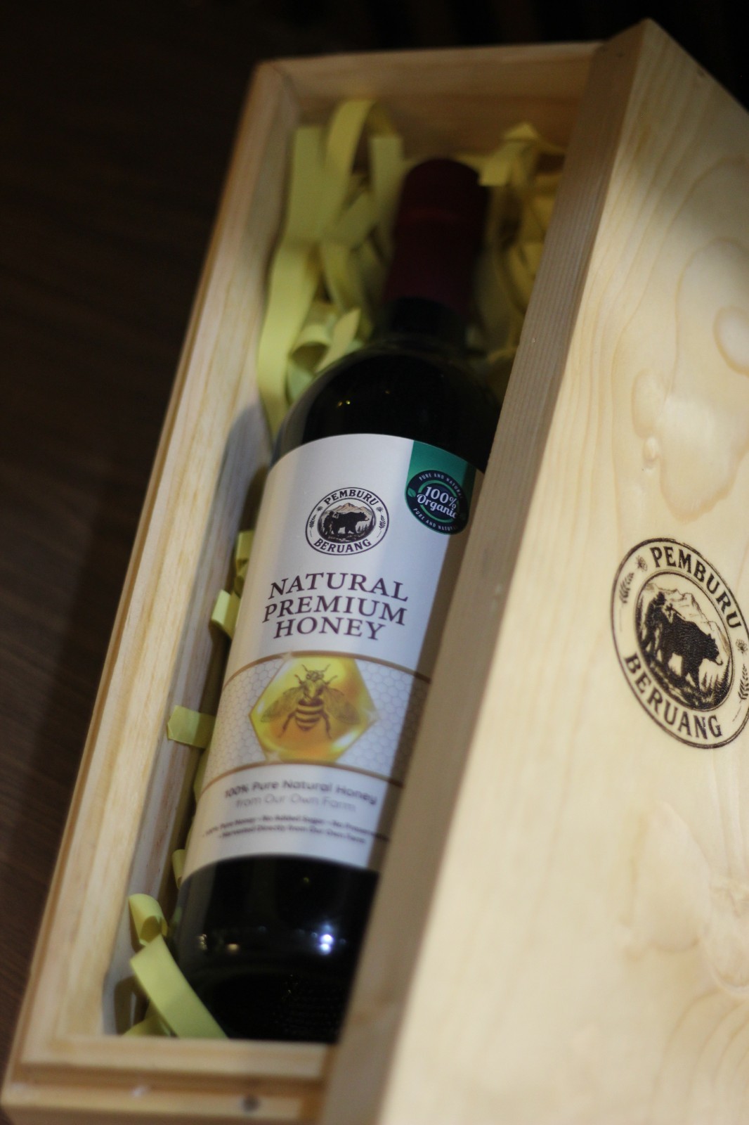 Pemburu Beruang Premium Artisanal Wild Honey 750ml Wax Seal Glass Bottle in Box