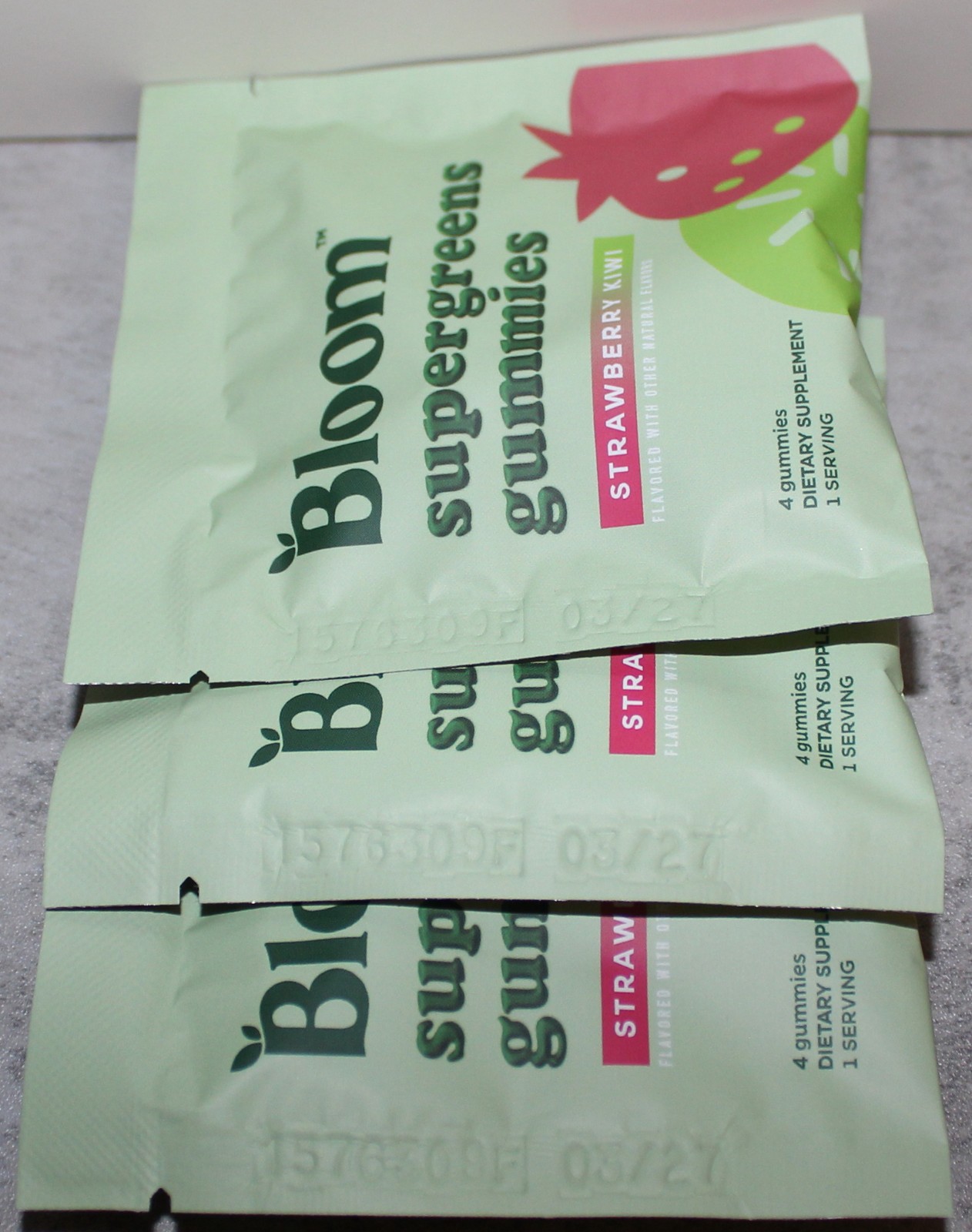 BLOOM SUPERGREENS GUMMIES 12 PACKS + 3 EXTRA SEALED ~STRAWBERRY KIWI EXP 03/27~