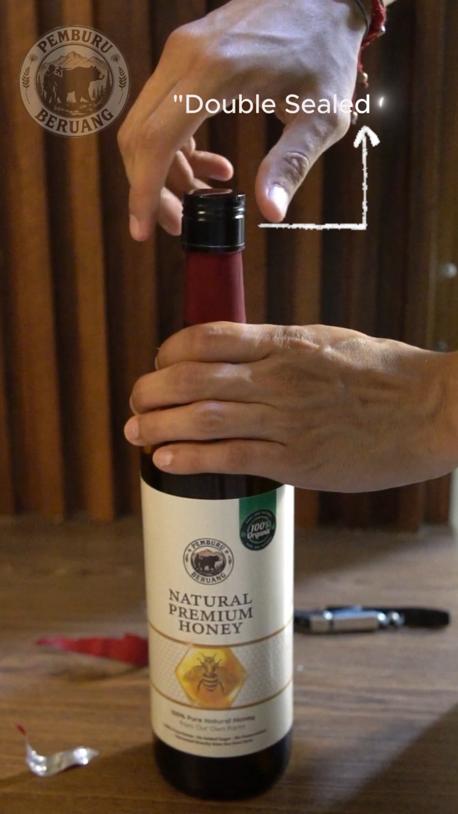 Pemburu Beruang Premium Artisanal Wild Honey 750ml Wax Seal Glass Bottle in Box