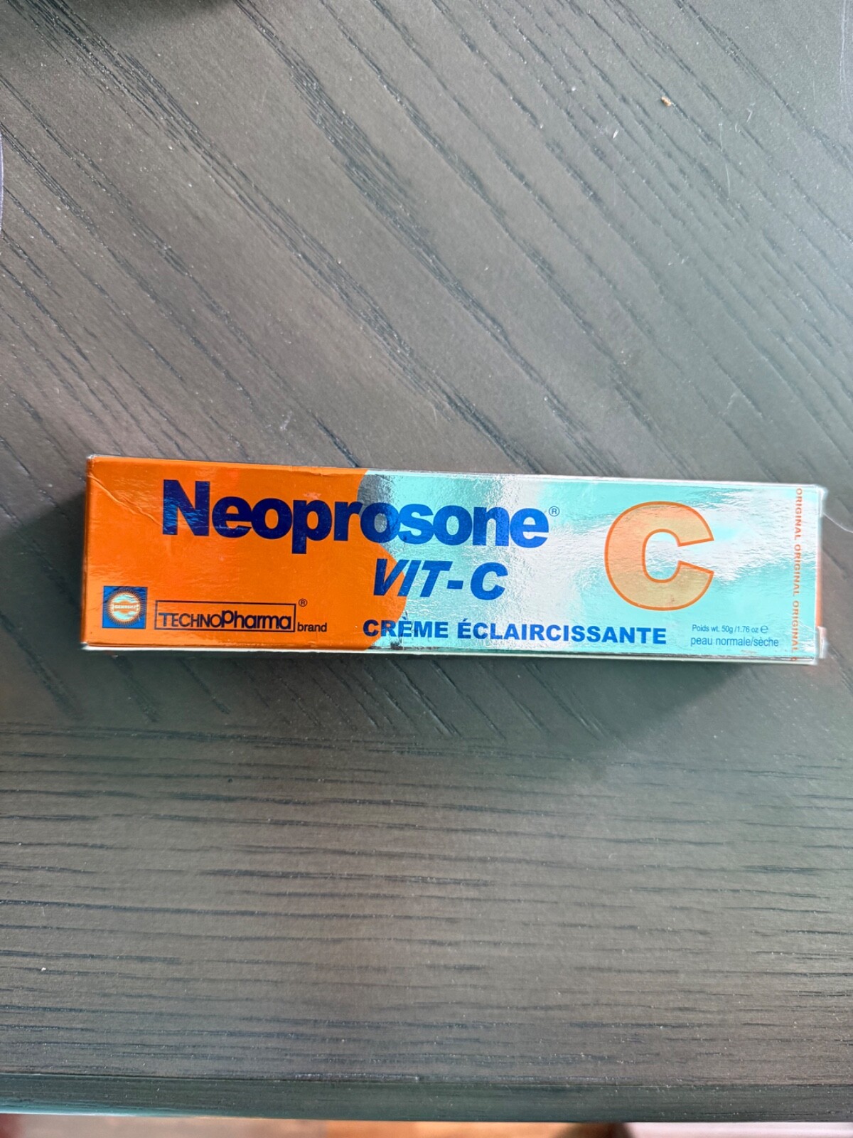 Neoprosone Vit-C minimize appearance of dark brown spots