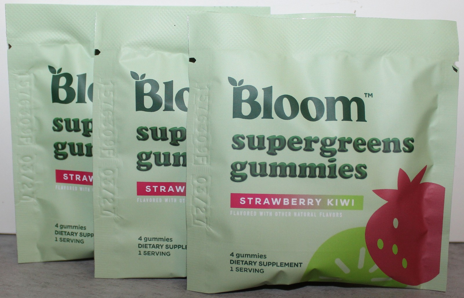 BLOOM SUPERGREENS GUMMIES 12 PACKS + 3 EXTRA SEALED ~STRAWBERRY KIWI EXP 03/27~