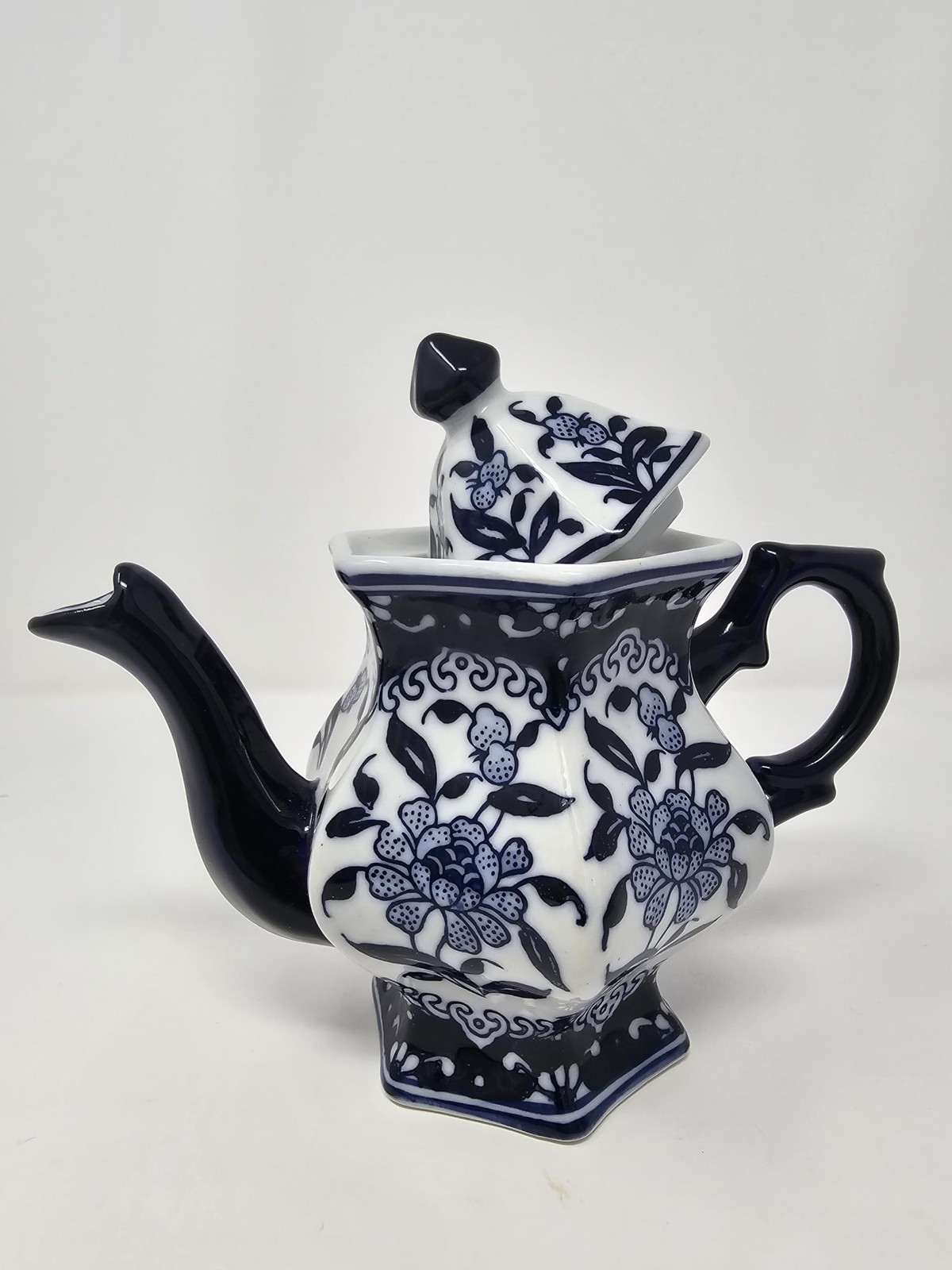 Teapot Blue and White Porcelain 16 Ounce China, Coffee Pot? Hexagonal