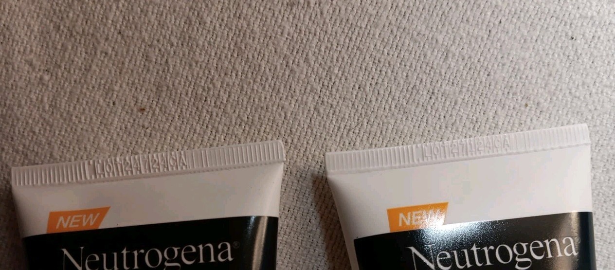 2 SPF 30 Neutrogena Ultra Gentle Daily Facial Moisturizer 3.4 fl. oz. (YY38)