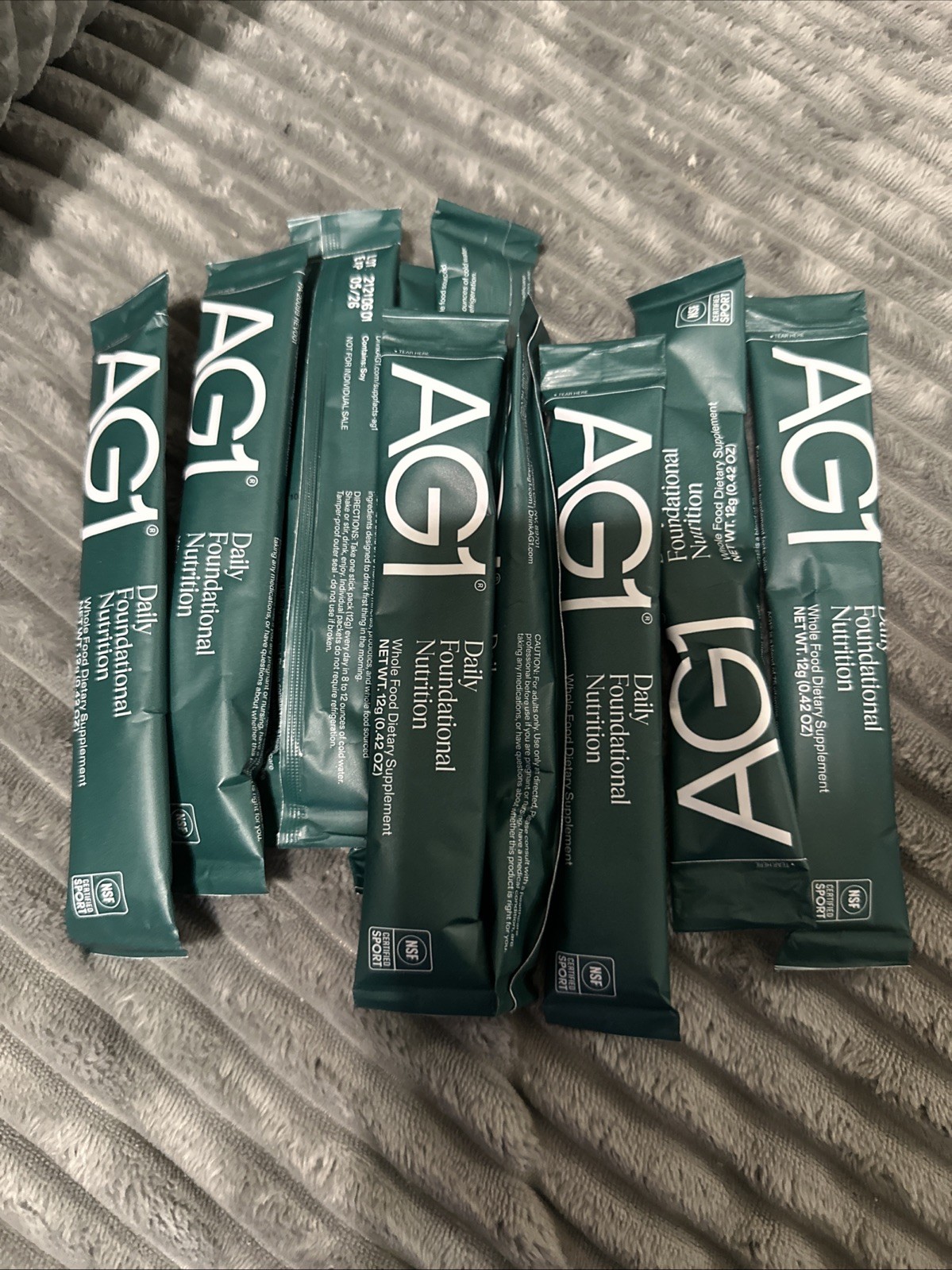 AG1 Athletic Greens 10 Travel Packs Nutrition Vitamins Probiotics **READ**