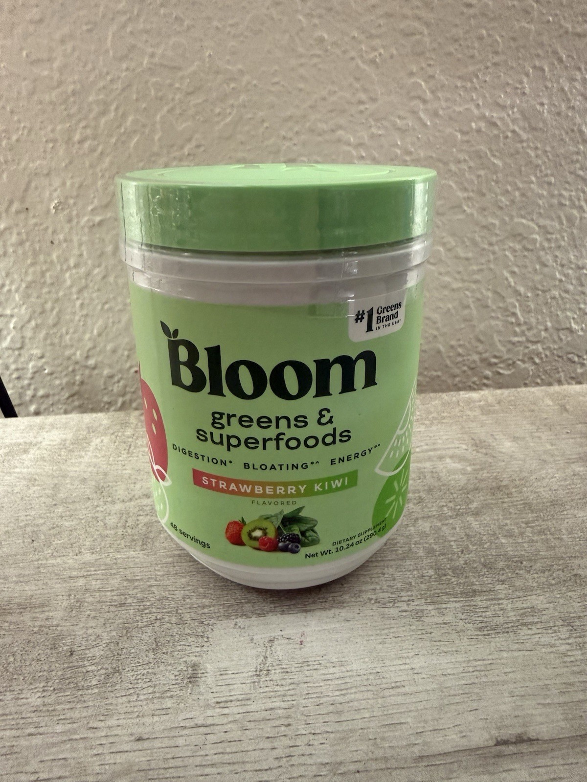 Bloom Nutrition Greens and Superfoods Strawberry Kiwi Supplement